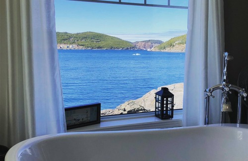 Moreton's Harbour Bed & Breakfast | Knight’s Landing private upper suite located in Moretons Hbr on the ocean.