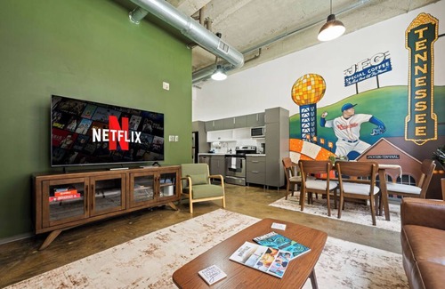 Old City Condo | Knox Loft Walk to Market Square & UT One of a Kind Mural + Arcade Fun
