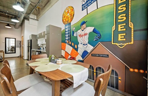 Old City Condo | Knox Loft Walk to Market Square & UT One of a Kind Mural + Arcade Fun