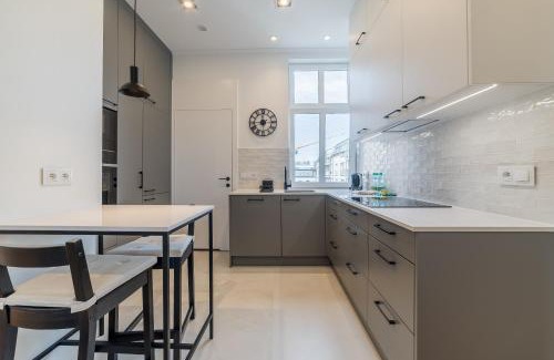 Jezyce Apartment | Kochanowskiego Luxury Apartment by BookingHost