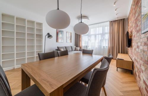 Jezyce Apartment | Kochanowskiego Luxury Apartment by BookingHost