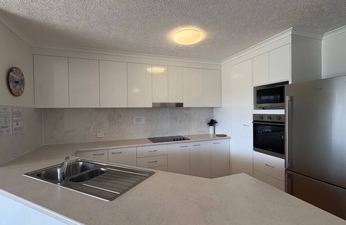 Caloundra Apartment | Kokomo Unit 4 - Enjoy cool ocean breezes from your balcony and lounge