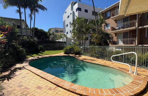 Caloundra Apartment | Kokomo Unit 4 - Enjoy cool ocean breezes from your balcony and lounge