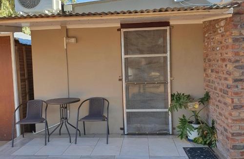 Prieska Apartment | KOL-IN SELF CATERING