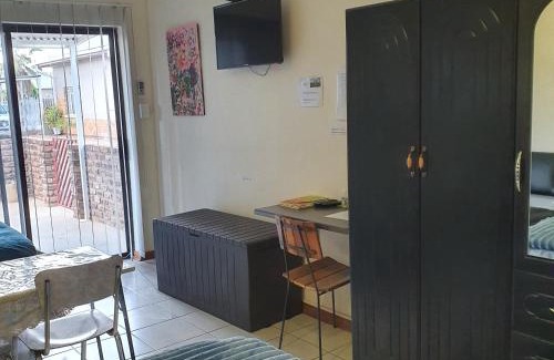 Prieska Apartment | KOL-IN SELF CATERING