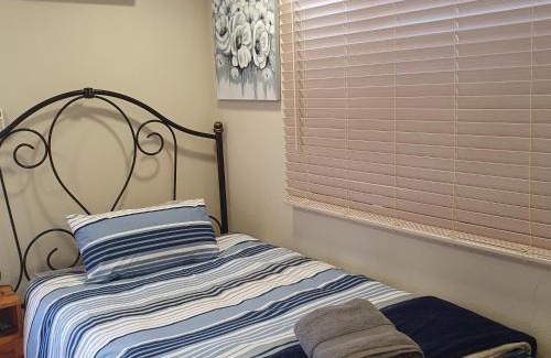 Prieska Apartment | KOL-IN SELF CATERING