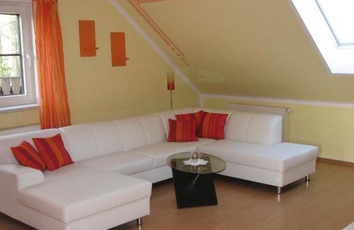 Elstra Apartment | Komfortable Ferienwohnung mit Balkon und Blick in den Schlosspark