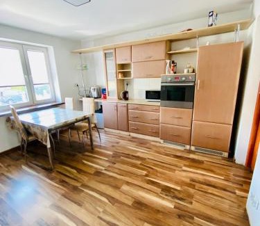 Nowy Sacz House | Komfortowy pokój dla dwojga z balkonem Marcinkowicka