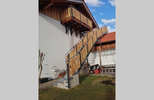 Sonthofen Apartment | Komplette Dachwohnung mit Balkon und Bergblick