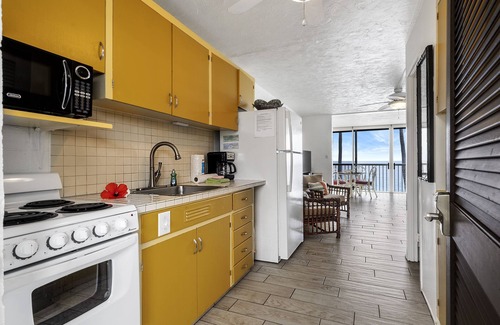 Kahaluu Bay Condo | KONA MAGIC SANDS#309 TOP FLOOR DIRECT BEACHFRONT, AIR CONDITIONING!
