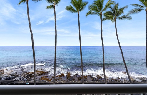 Kahaluu Bay Condo | KONA MAGIC SANDS#309 TOP FLOOR DIRECT BEACHFRONT, AIR CONDITIONING!