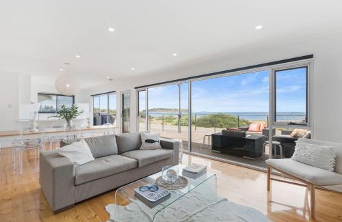 Victor Harbor House | Kondili 47 Esplanade Victor Harbor - Linen Included