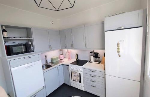 Itainen District Apartment | #KONTULA Spacious top-floor apt with free parking