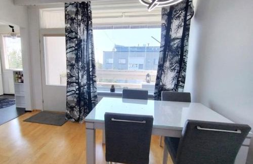 Itainen District Apartment | #KONTULA Spacious top-floor apt with free parking