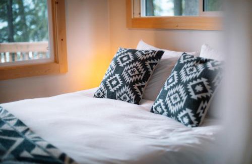 Nakusp House | Kootenay Lakeview Retreats - Forest Cabin