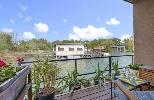 Jarovce House | KOREŇ očarujúce plávajúce bývanie