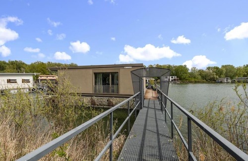 Jarovce House | KOREŇ očarujúce plávajúce bývanie