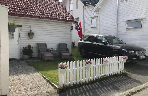 Nordfjordeid House | Koselig Landsbyhus i Nordfjord