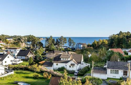 Fevik Apartment | Koselig leilighet strandnær opplevelse!