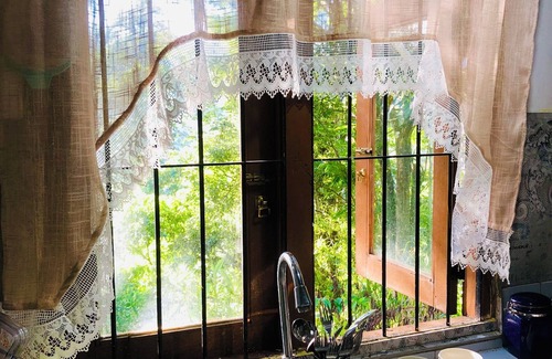 Bandarawela Cottage | Koshi's Country Cottage Ella,ncozy pet-friendly cottage, close to Pekoe Trail.