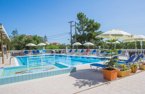 Amoudi Apartment | Kozanos II Apartment, 150 meters from the beach!