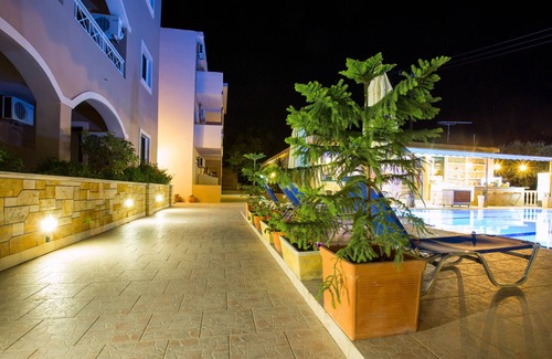 Amoudi Apartment | Kozanos II Apartment, 150 meters from the beach!