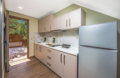 Amoudi Apartment | Kozanos Suites with Private Pool