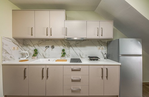 Amoudi Apartment | Kozanos Suites with Private Pool