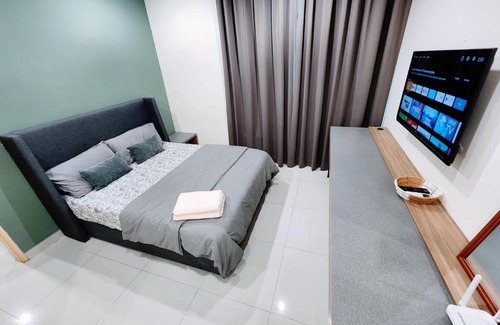 Batu Lintang Apartment | Kozi Square Twin Room with free Wi-fi & Carpark