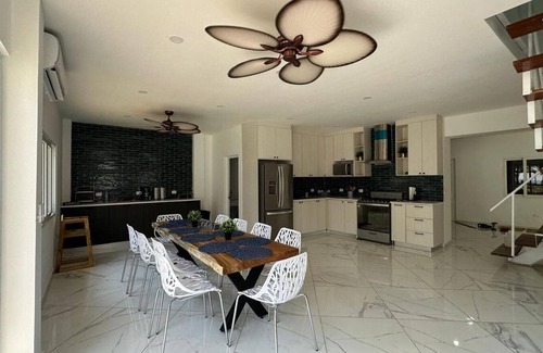 El Porvenir House | Kozy beach front house 20 min from the airport, private pool