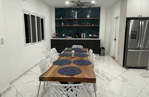 El Porvenir House | Kozy beach front house 20 min from the airport, private pool
