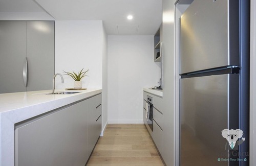 Melbourne Central Business District Apartment | KozyGuru | Melbourne CBD 2Bed Apt + Stunning Views