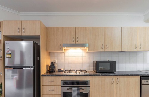 Redfern Apartment | KozyGuru | Redfern | Cozy Apt near Train Station