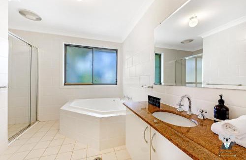 Westleigh House | KOZYGURU | Westleigh | Spacious Home with 4 Beds