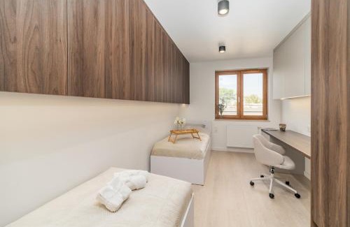 Grzegorzki Apartment | Kraków Prestige Suites - 61m2, Parking, Balcony, Workspace, AC - by Rentujemy