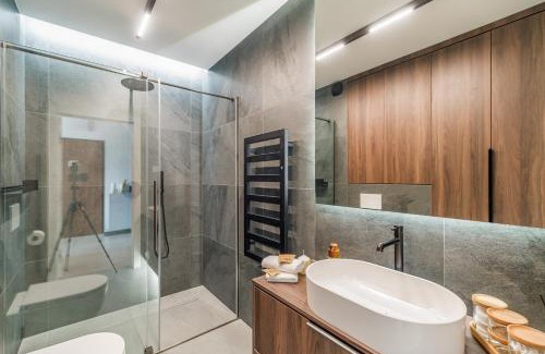 Grzegorzki Apartment | Kraków Prestige Suites - 61m2, Parking, Balcony, Workspace, AC - by Rentujemy