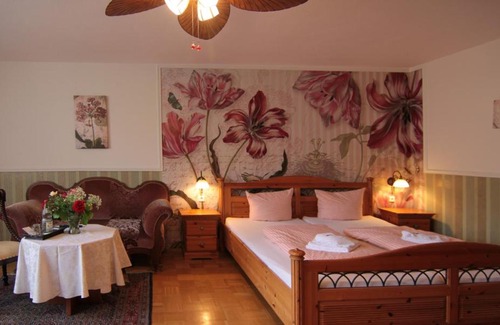 Rothenburg Old Town Hotel | Kreuzerhof Hotel Garni