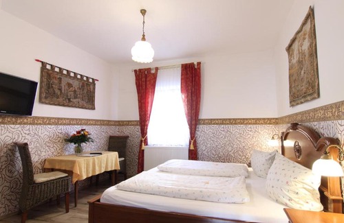 Rothenburg Old Town Hotel | Kreuzerhof Hotel Garni