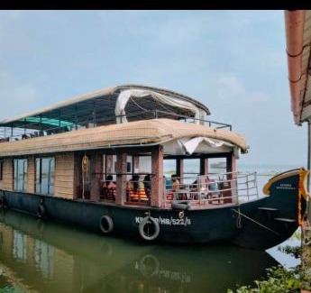 Kumarakom Boat Rental | krishna Houseboat