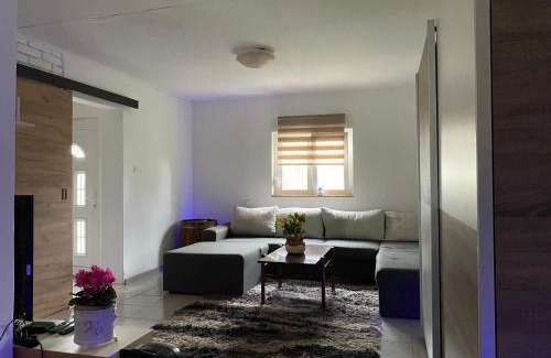 Vinkovci House | Kuća za odmor Bećarsko Utočište