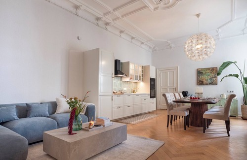 West Berlin Centre Apartment | Ku’DAMM Savignyplatz Charming Old Home/5-9 ppl/Fam.Friendly/Wifi