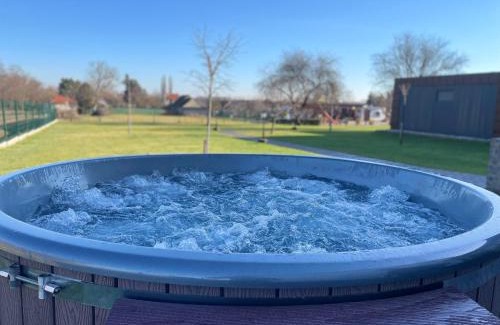 Balatonujlak Bed & Breakfast | Kukorica Csárda Apartman