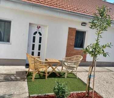 Siklos Apartment | KukoriQ 2 Apartman