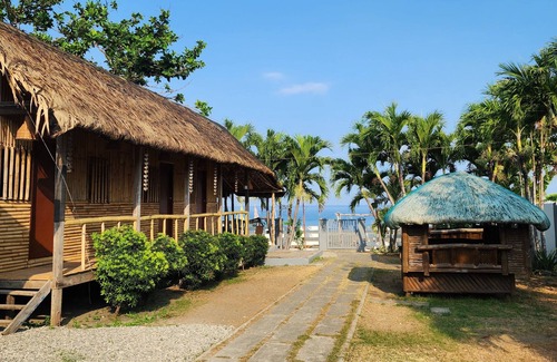 Bacnotan House | Kulibangbang Beach Resort