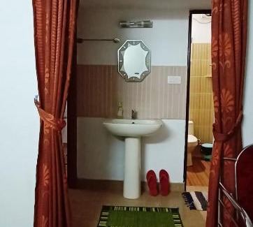 Aymanam House | Kuttickattil Gardens with Kitchen