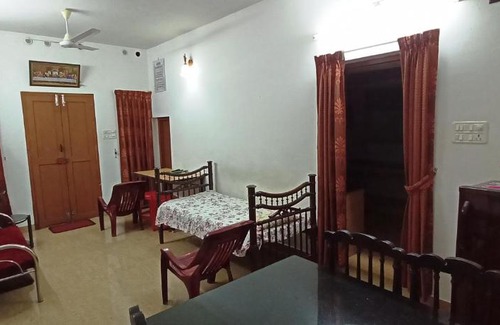 Aymanam House | Kuttickattil Gardens with Kitchen