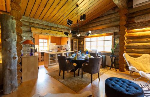 Saariselka Apartment | Kuukkeli Log Houses Teerenpesä - Premium Suite A48