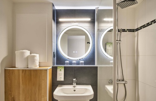 Les Ulis Hotel | Kyriad Les Ulis