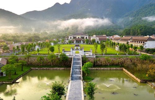 Uong Bi Hotel | Làng Nương Yên Tử (Yên Tử Village)