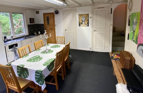 Stavsjo Cabin | Lättstädad stuga med bastu och inkluderande kanot